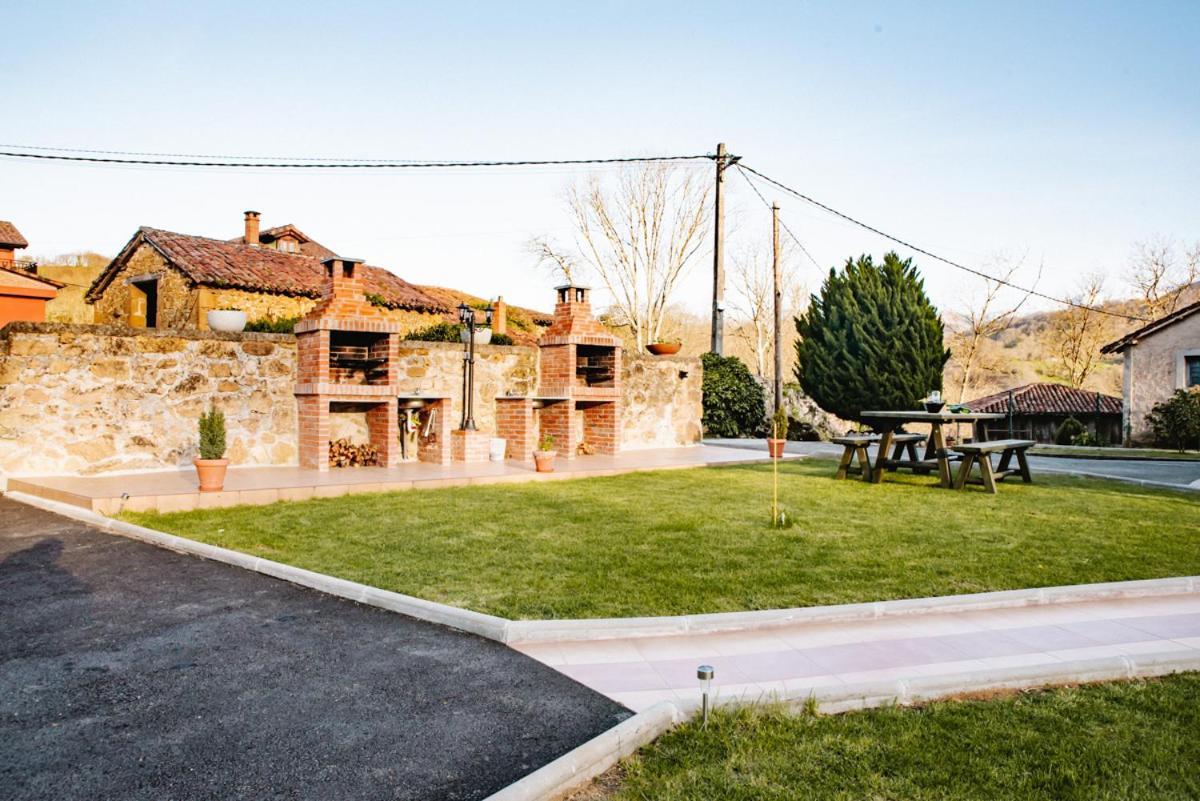 Apartamentos La Cortina Onís Extérieur photo